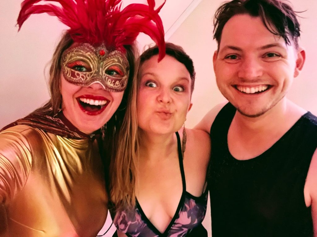 Foto mit drei jungen Leuten beim YoungTra